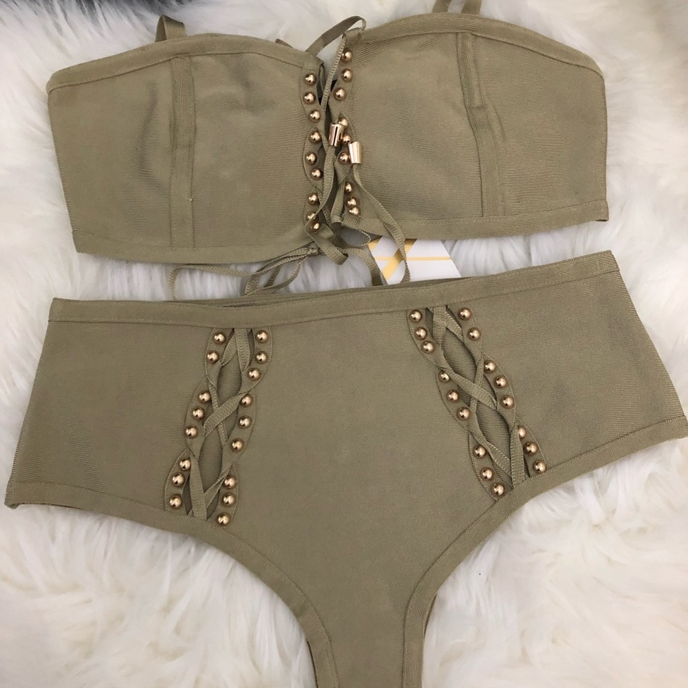 Swimsuits - Picture 4 of 5